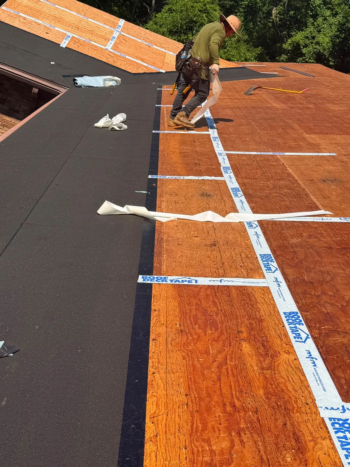 Roofing membrane and deck preparation